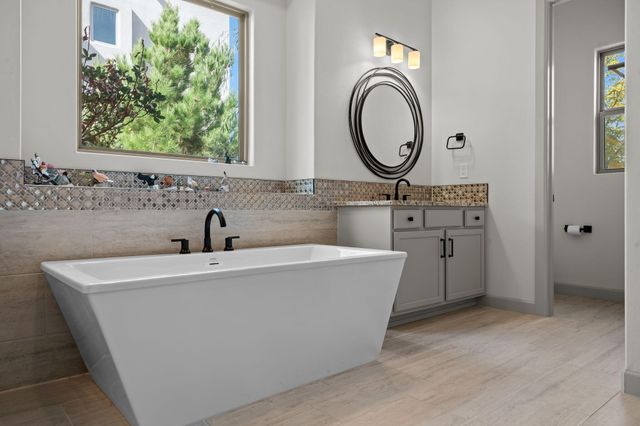 103 Fernleaf Court NW, Albuquerque, NM 87107