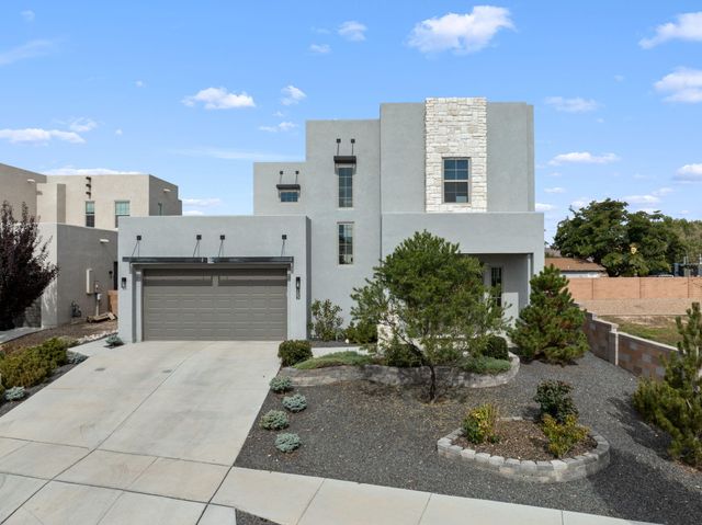 103 Fernleaf Court NW, Albuquerque, NM 87107
