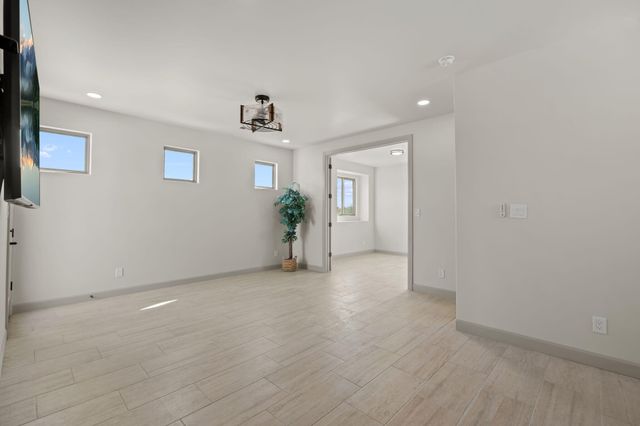 103 Fernleaf Court NW, Albuquerque, NM 87107