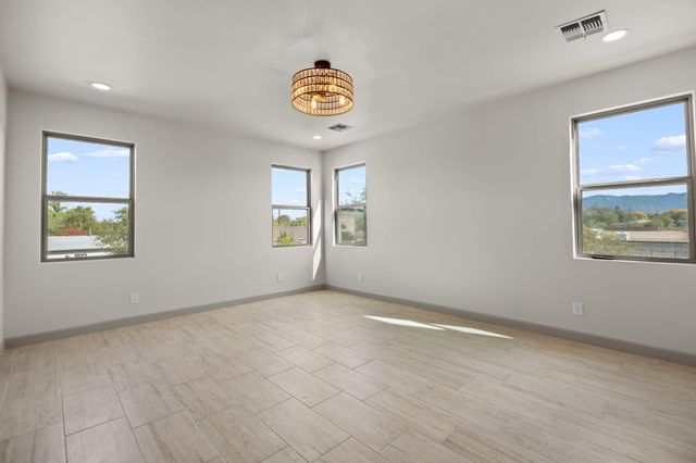 103 Fernleaf Court NW, Albuquerque, NM 87107
