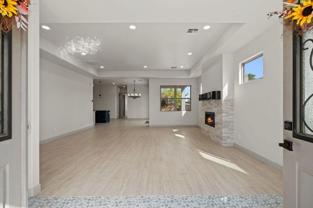 103 Fernleaf Court NW, Albuquerque, NM 87107