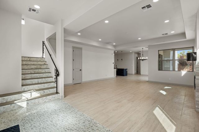 103 Fernleaf Court NW, Albuquerque, NM 87107