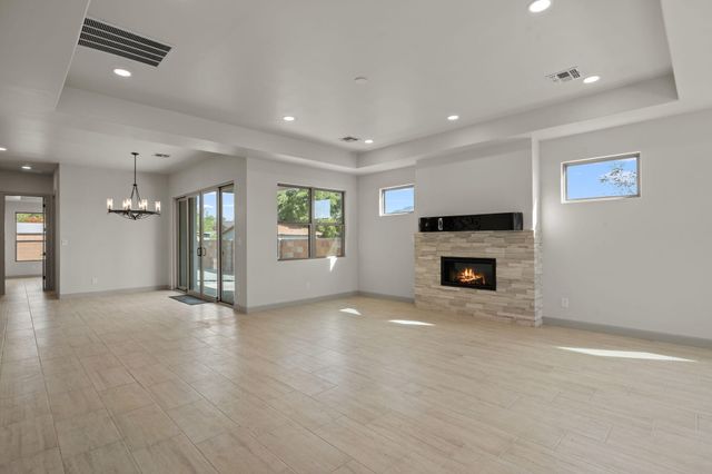 103 Fernleaf Court NW, Albuquerque, NM 87107