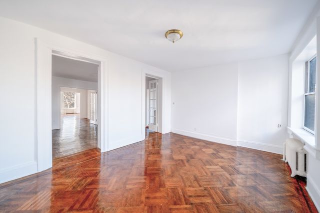 307 E 10TH Street, New York City, NY 10009