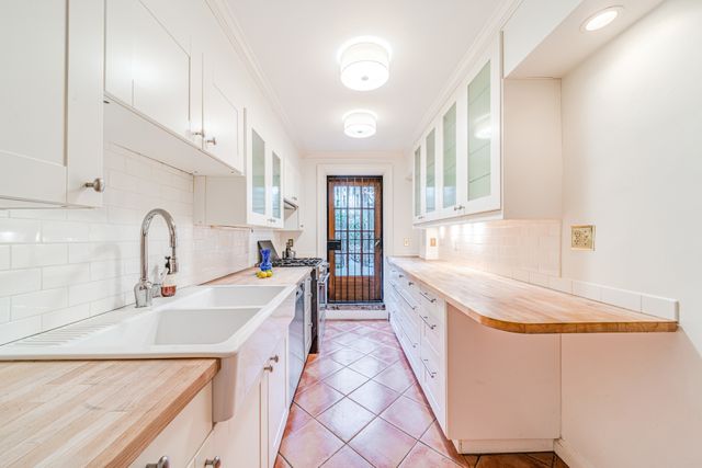 307 E 10TH Street, New York City, NY 10009