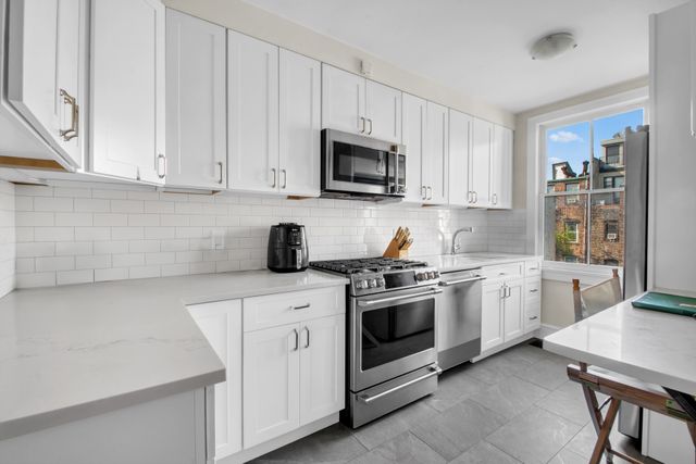 307 E 10TH Street, New York City, NY 10009