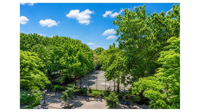 307 E 10TH Street, New York City, NY 10009