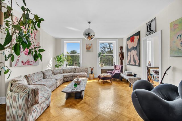 307 E 10TH Street, New York City, NY 10009