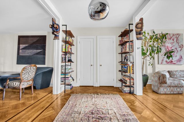 307 E 10TH Street, New York City, NY 10009