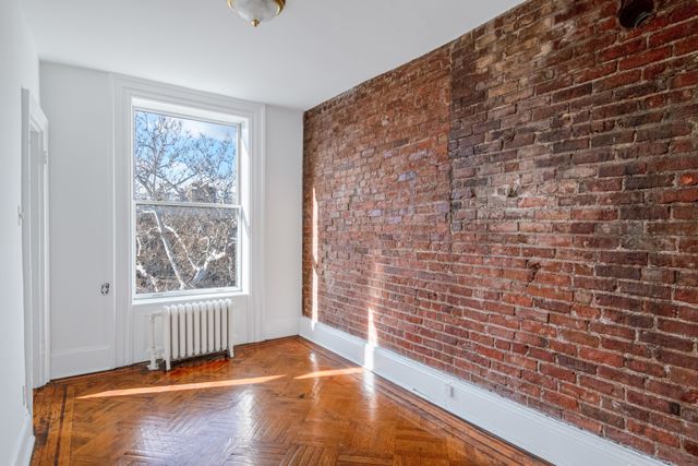 307 E 10TH Street, New York City, NY 10009