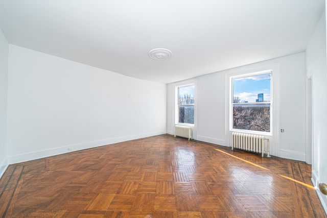 307 E 10TH Street, New York City, NY 10009