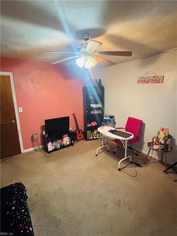 2432 Strawberry LN, Chesapeake, VA 23324