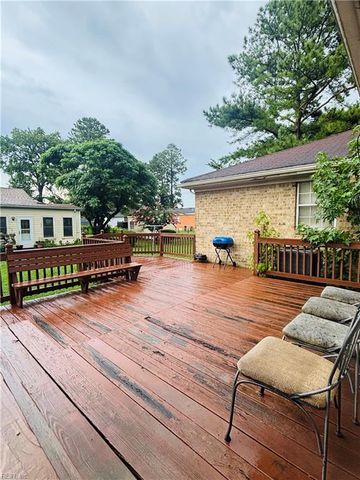 2432 Strawberry LN, Chesapeake, VA 23324