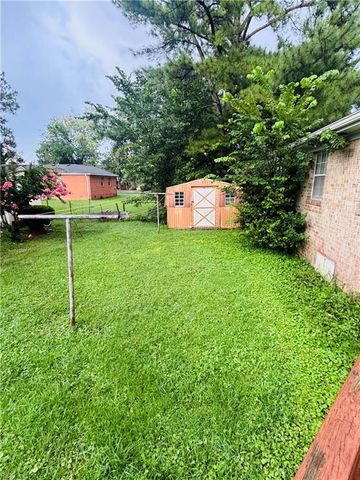2432 Strawberry LN, Chesapeake, VA 23324
