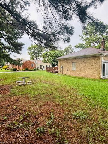 2432 Strawberry LN, Chesapeake, VA 23324