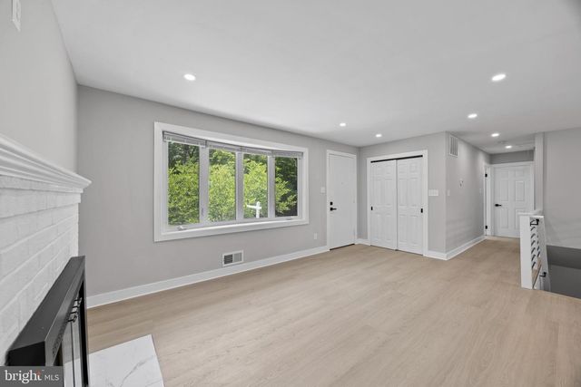 852 BURNS ST SE, Washington, DC 20019