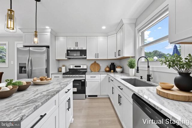 852 BURNS ST SE, Washington, DC 20019