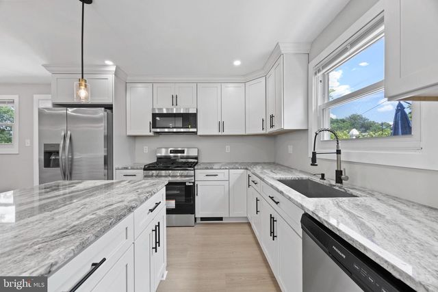 852 BURNS ST SE, Washington, DC 20019