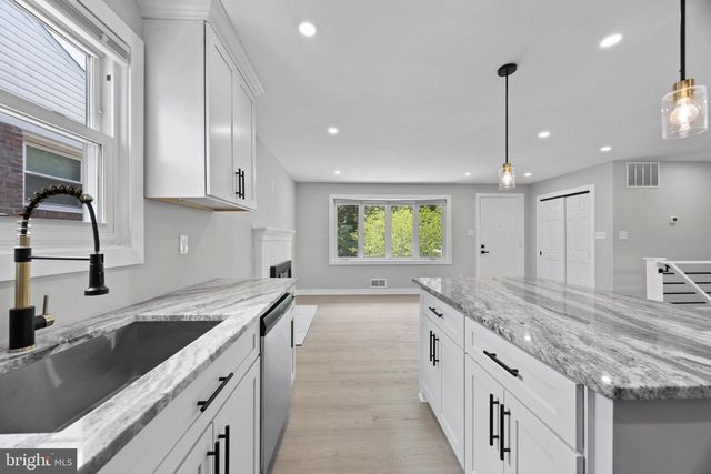 852 BURNS ST SE, Washington, DC 20019