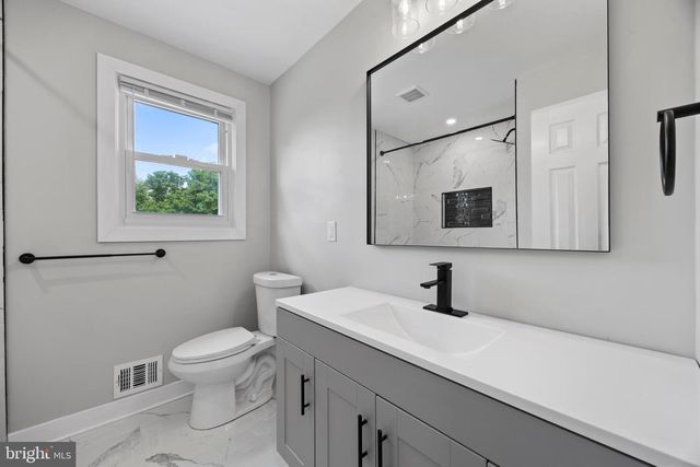 852 BURNS ST SE, Washington, DC 20019