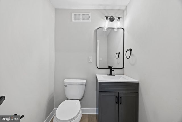 852 BURNS ST SE, Washington, DC 20019