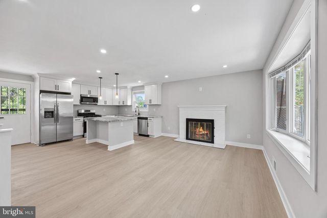 852 BURNS ST SE, Washington, DC 20019