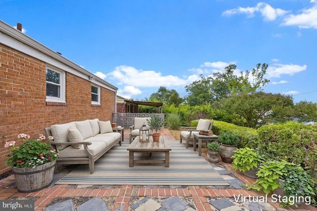 852 BURNS ST SE, Washington, DC 20019