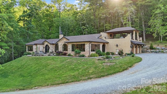 959 & 957 Dave Whitaker Road, Horse Shoe, NC 28742