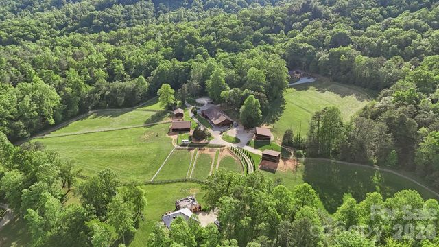 959 & 957 Dave Whitaker Road, Horse Shoe, NC 28742