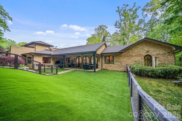 959 & 957 Dave Whitaker Road, Horse Shoe, NC 28742