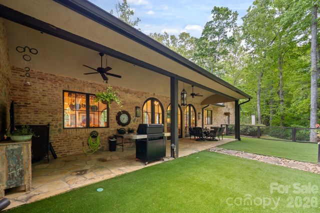 959 & 957 Dave Whitaker Road, Horse Shoe, NC 28742