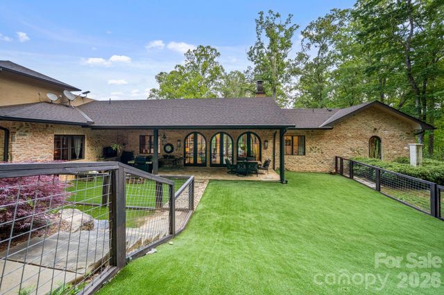 959 & 957 Dave Whitaker Road, Horse Shoe, NC 28742