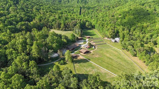 959 & 957 Dave Whitaker Road, Horse Shoe, NC 28742
