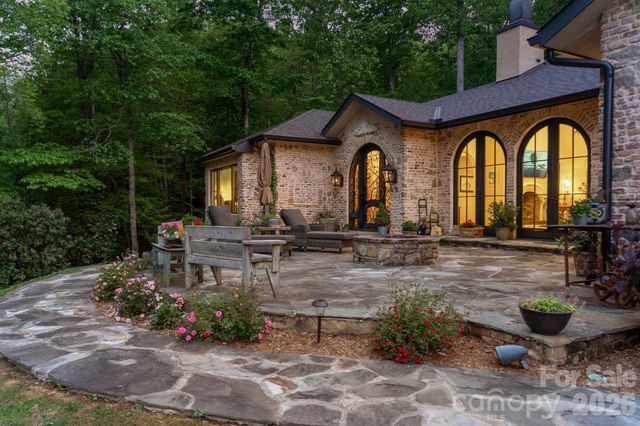 959 & 957 Dave Whitaker Road, Horse Shoe, NC 28742