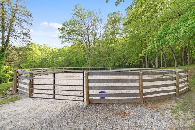 959 & 957 Dave Whitaker Road, Horse Shoe, NC 28742