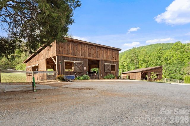 959 & 957 Dave Whitaker Road, Horse Shoe, NC 28742