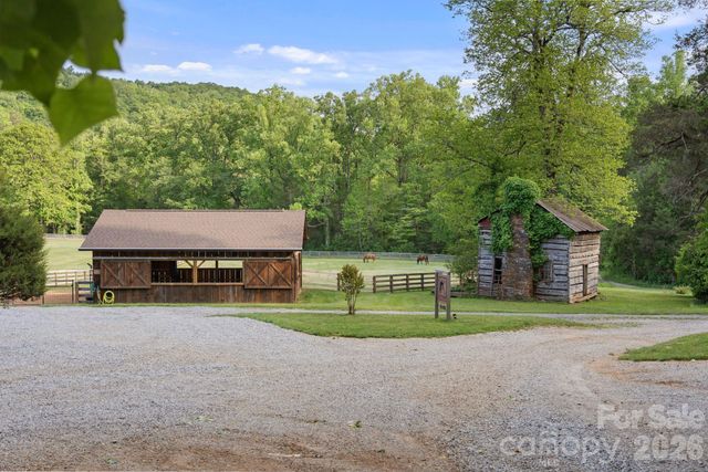 959 & 957 Dave Whitaker Road, Horse Shoe, NC 28742