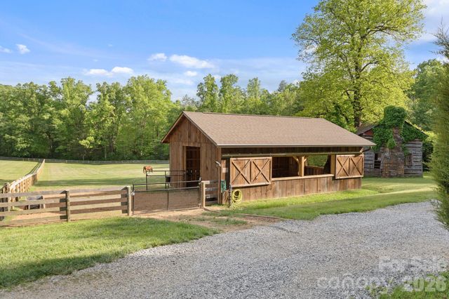 959 & 957 Dave Whitaker Road, Horse Shoe, NC 28742