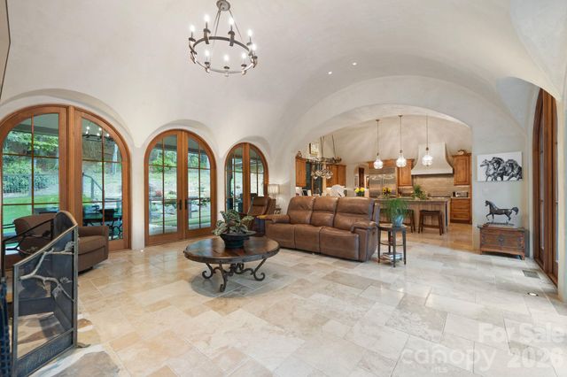 959 & 957 Dave Whitaker Road, Horse Shoe, NC 28742