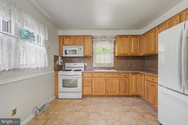 1236 OAK LN, Vineland, NJ 08360