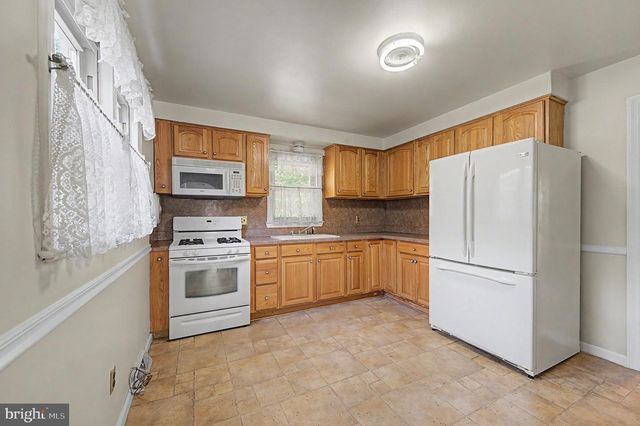 1236 OAK LN, Vineland, NJ 08360
