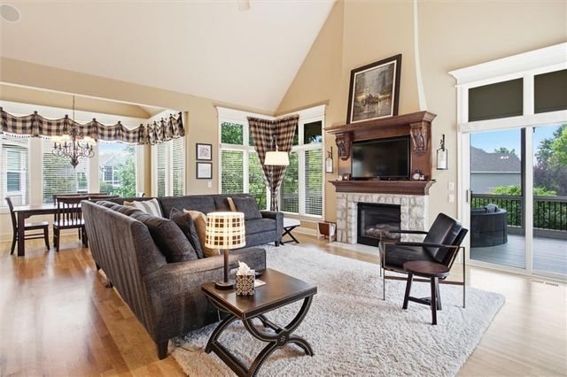 9309 W 156th Place, Overland Park, KS 66221