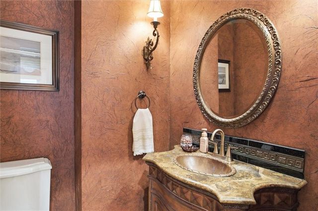9309 W 156th Place, Overland Park, KS 66221
