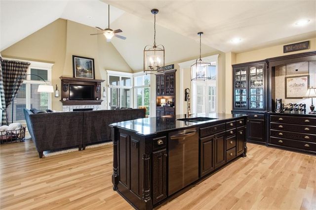 9309 W 156th Place, Overland Park, KS 66221