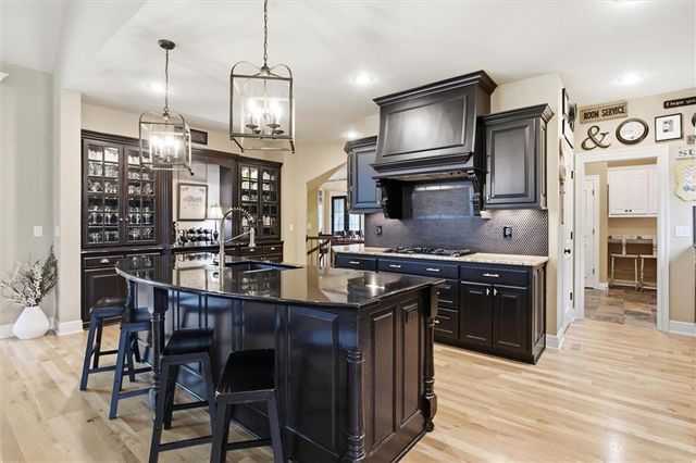 9309 W 156th Place, Overland Park, KS 66221