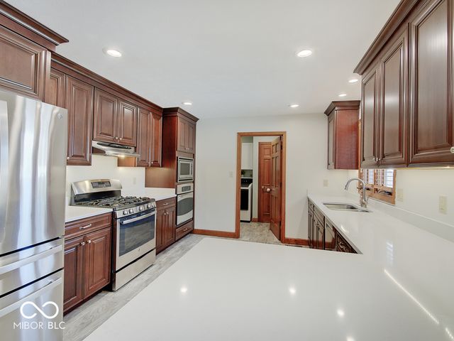 1949 Lake Run Drive, Greenwood, IN 46143