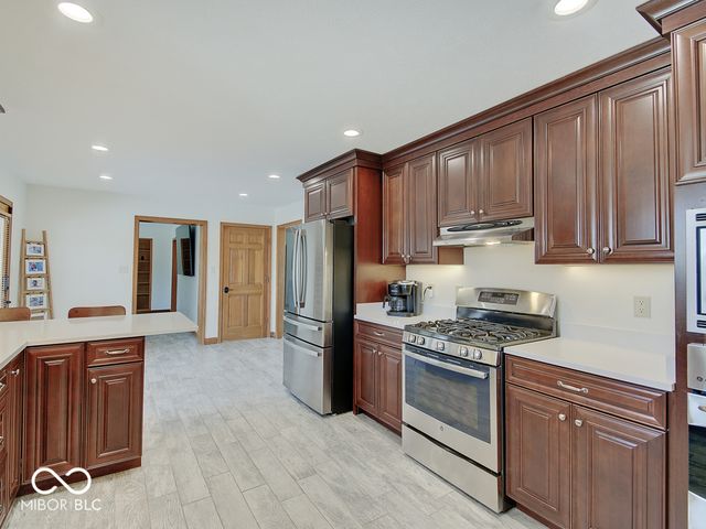 1949 Lake Run Drive, Greenwood, IN 46143