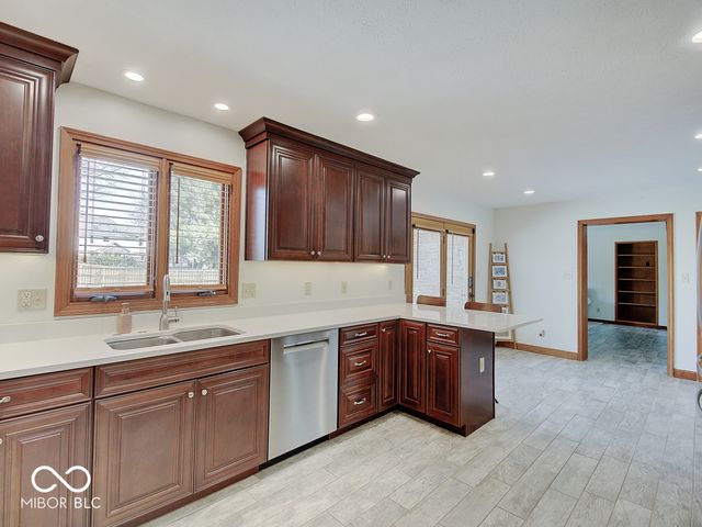 1949 Lake Run Drive, Greenwood, IN 46143