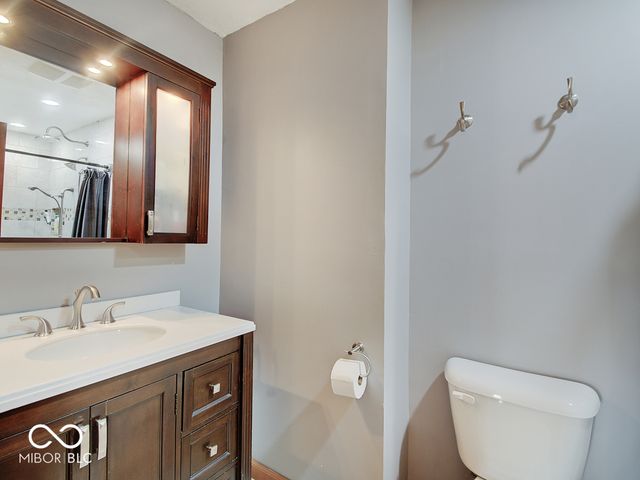 1949 Lake Run Drive, Greenwood, IN 46143