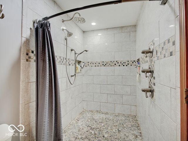 1949 Lake Run Drive, Greenwood, IN 46143